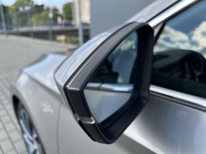 Škoda Superb (2017) 2,0TDi140kW Laurin&Klement DSG - fotka 36 z 42