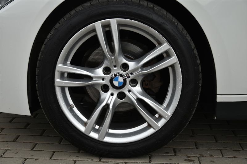 BMW Řada 3 320i xDrive 135kW MPAKET ČR - fotka 9 z 27