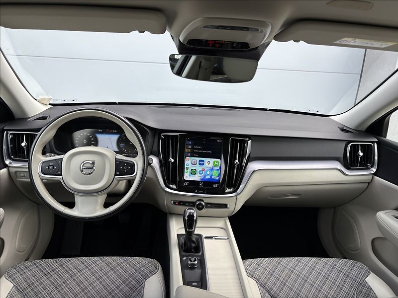 Volvo V60 2,0 D3 110 KW MOMENTUM MANUAL - fotka 7 z 26