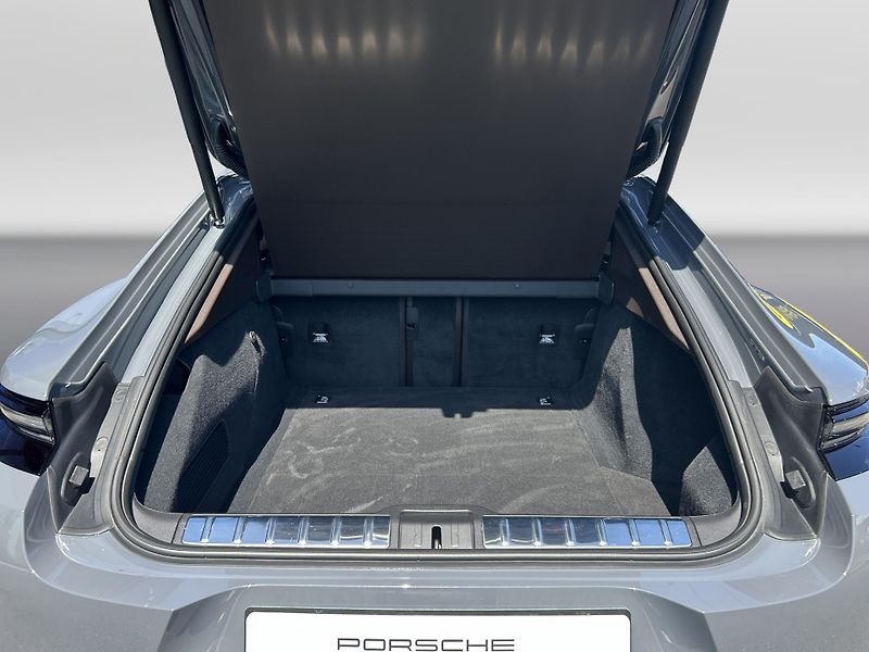 Porsche Panamera (2025) Turbo S E-Hybrid - fotka 24 z 29