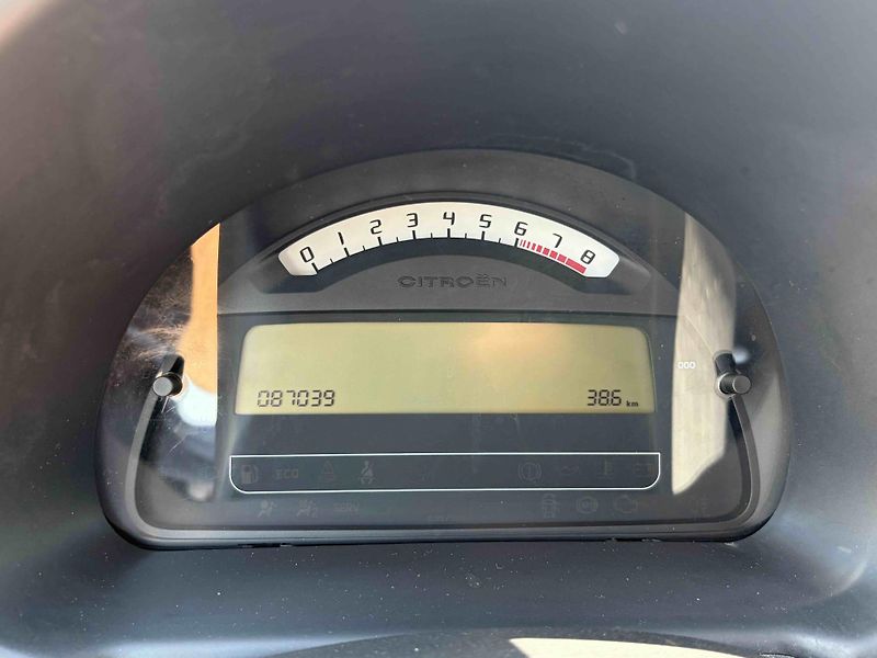 Citroën C2 (2007) 1,1 i    - fotka 12 z 28