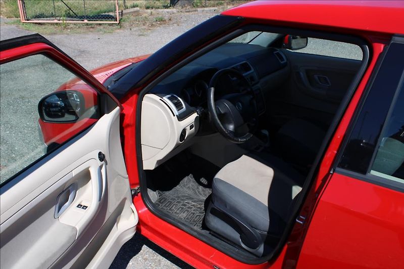 Škoda Fabia 1,2 i  LPG, STK 5/2027 - fotka 9 z 24
