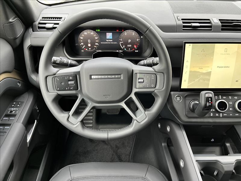 Land Rover Defender (2026) 110 D250 X-DYNAMIC SE - fotka 14 z 31