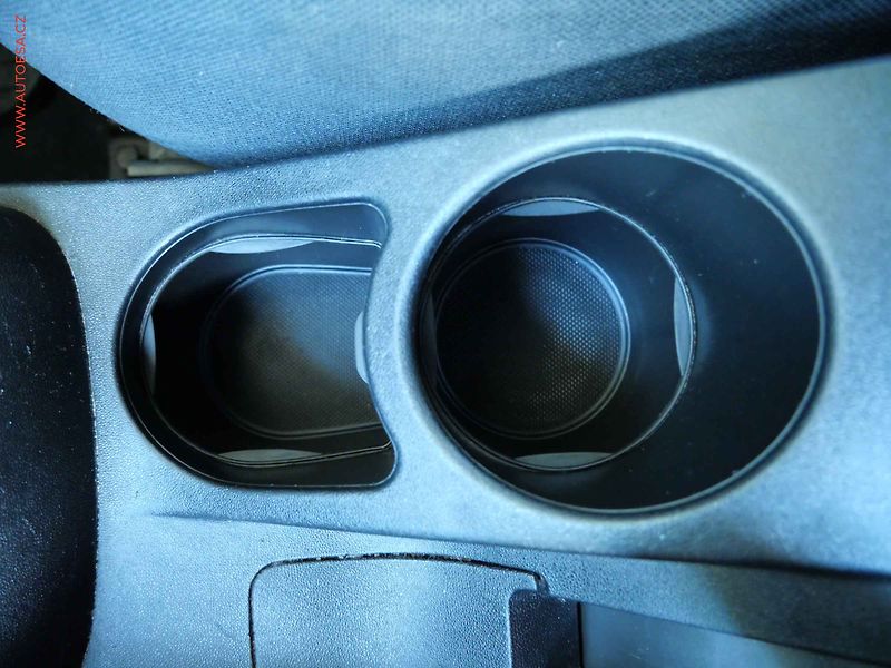 Kia Ceed (2009) 1.4CVVT, ČR, AC, park.čidla - fotka 20 z 20