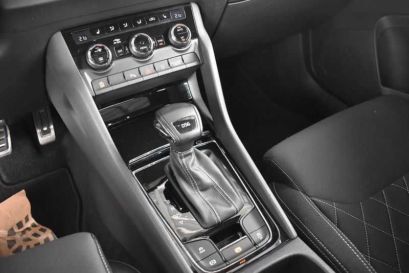 Škoda Karoq (2022) Sportline 1.5TSI 110kW DSG - fotka 22 z 28