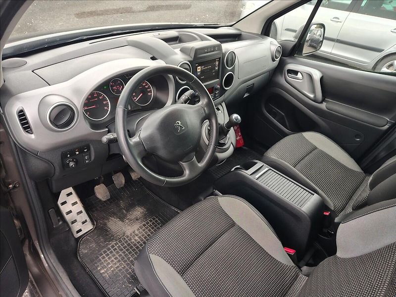 Peugeot Partner 1,2 - fotka 10 z 18