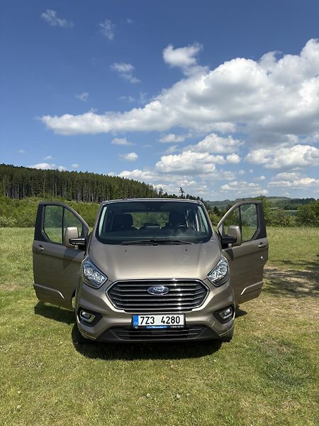 Ford Tourneo Custom (2021) 2,0 EcoBlue  - fotka 19 z 23