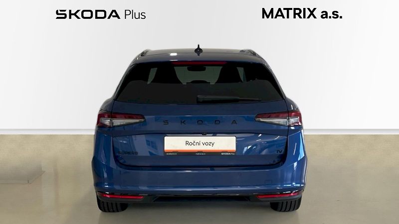 Škoda Superb (2025) kombi Sportline iV 1.5TSI 110k - fotka 6 z 37