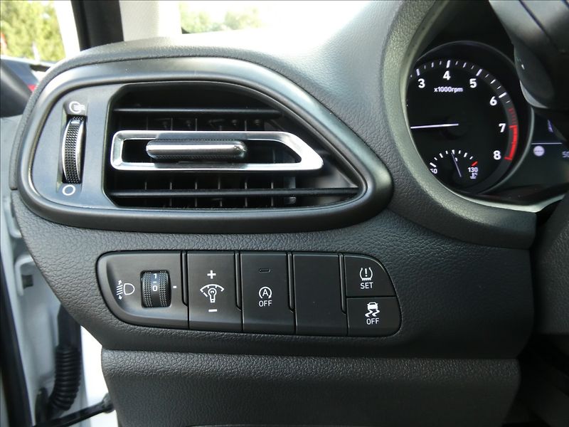 Hyundai i30 1,0 T-GDi 88kW Smart,ČR,naviga - fotka 33 z 43