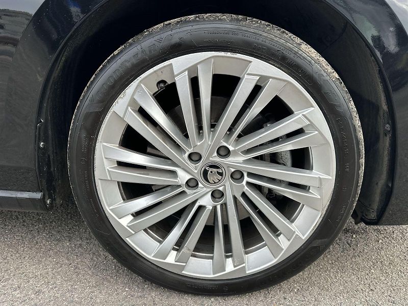 Škoda Superb (2024) 2.0 TSI 4x4 DSG L&K - fotka 41 z 45