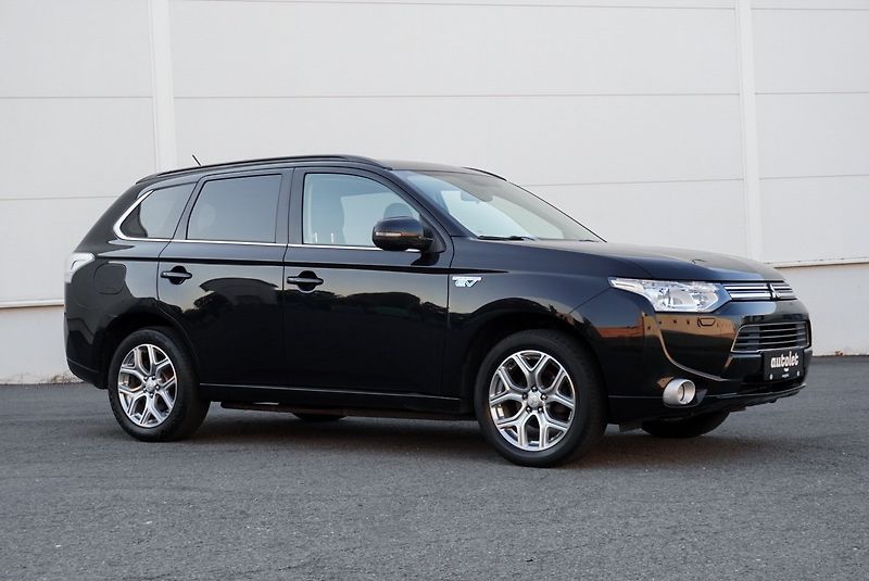 Mitsubishi Outlander 2.0 PHEV 4x4 - fotka 2 z 34