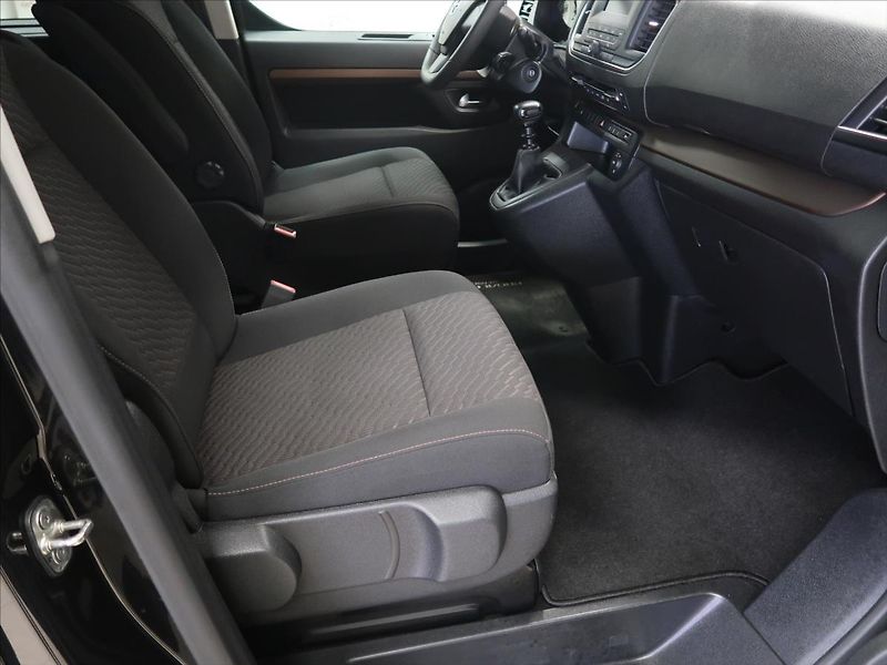 Toyota ProAce Verso 2,0 D-4D Family 1.maj. 8 míst - fotka 14 z 37