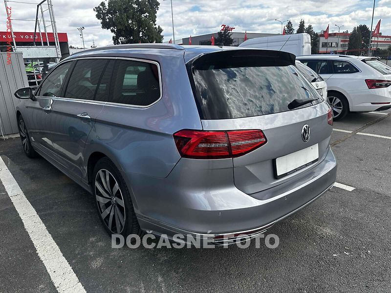 Volkswagen Passat (2018) 2.0 TDi 4x4, ČR, DSG, STK7/28 - fotka 2 z 3