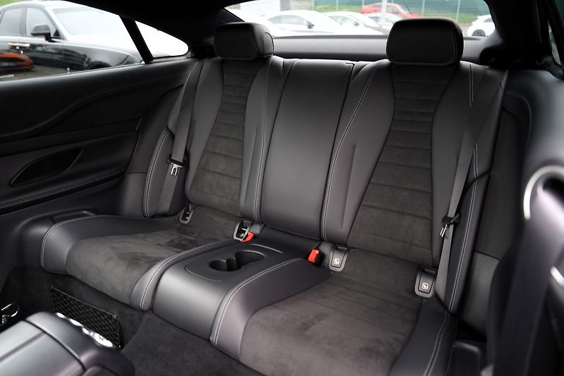 Mercedes-Benz Třídy E E 450 AMG 4Matic+, 370PS - fotka 26 z 43