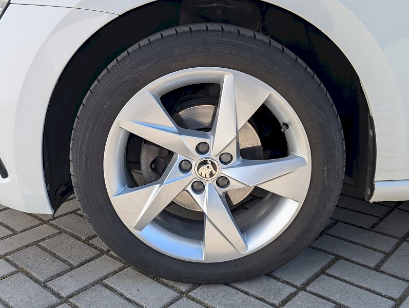 Škoda Scala (2021) 1,5 TSI / 110 kW DSG Style Ext - fotka 16 z 30