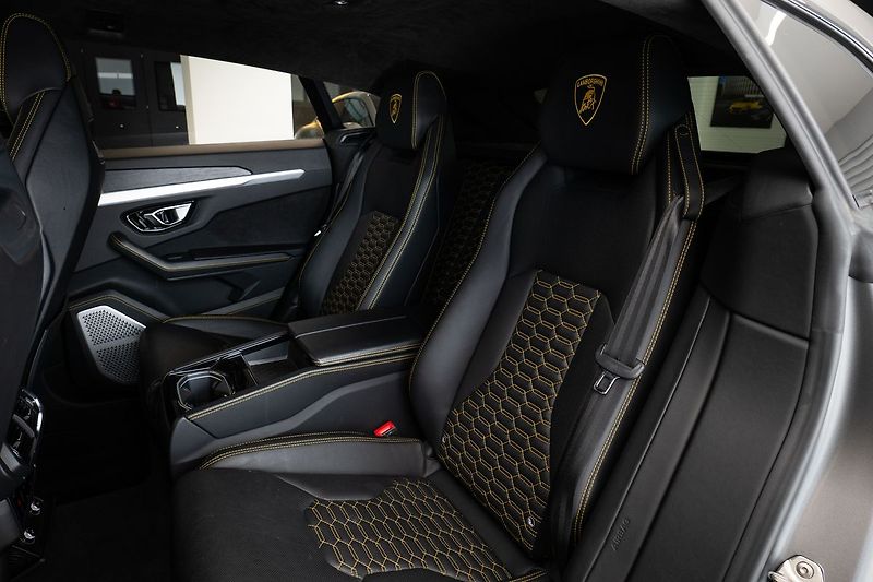Lamborghini Urus 23/B&O 3D/Pano/Full ADAS/DAB+ - fotka 9 z 24