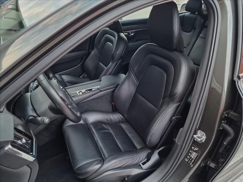 Volvo V90 D4 AWD Cross Country,ČR,1.Maj - fotka 36 z 50