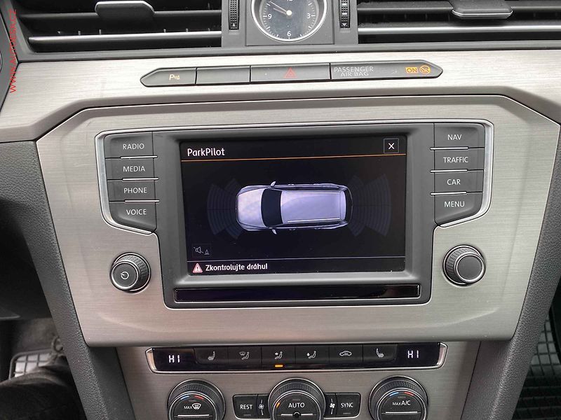 Volkswagen Passat (2016) 2.0 TDi, DSG, park.asist - fotka 17 z 19