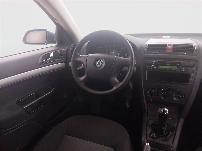 Škoda Octavia (2008) 2.0 TDI, Tempomat - fotka 7 z 15