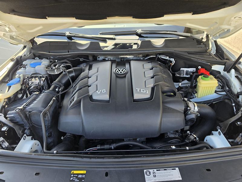 Volkswagen Touareg 3.0 TDI 4Motion Dyn Aud R-Line - fotka 16 z 24