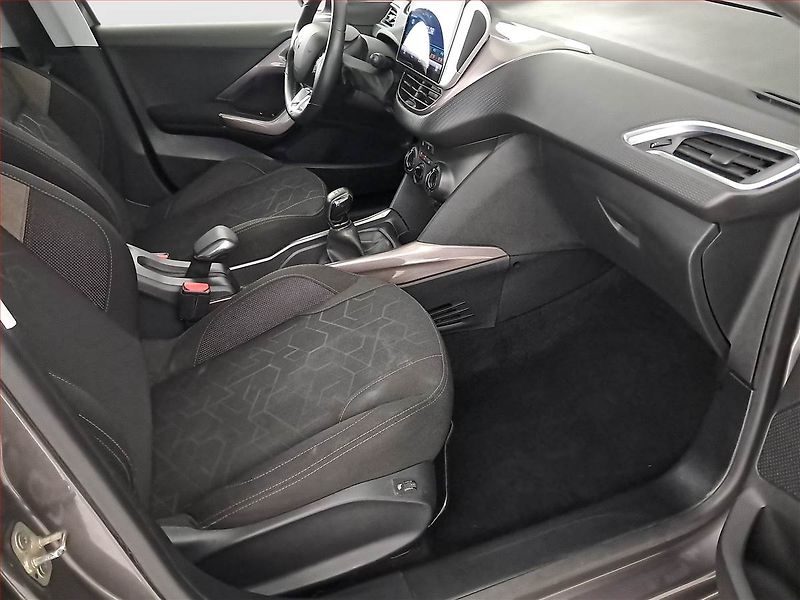 Peugeot 2008 (2013) 1.2 PureTech, Tempomat - fotka 9 z 17