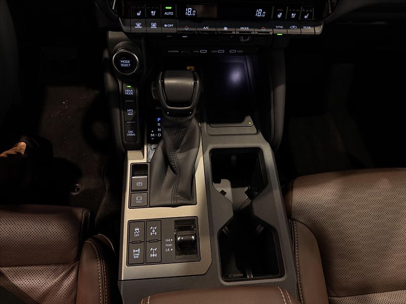 Toyota Land Cruiser 2,8 Executive  (204k) Diesel - fotka 11 z 11