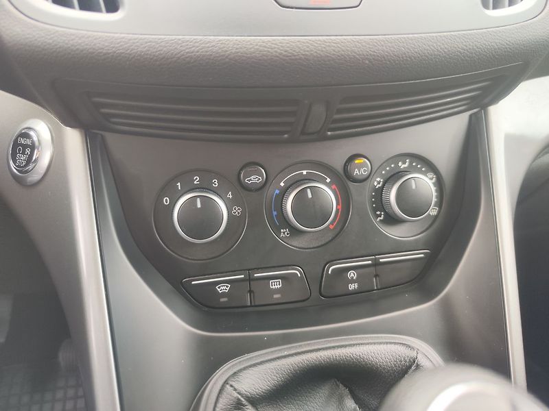 Ford Kuga 1.5 EB/110kW Sync Edition - fotka 18 z 28