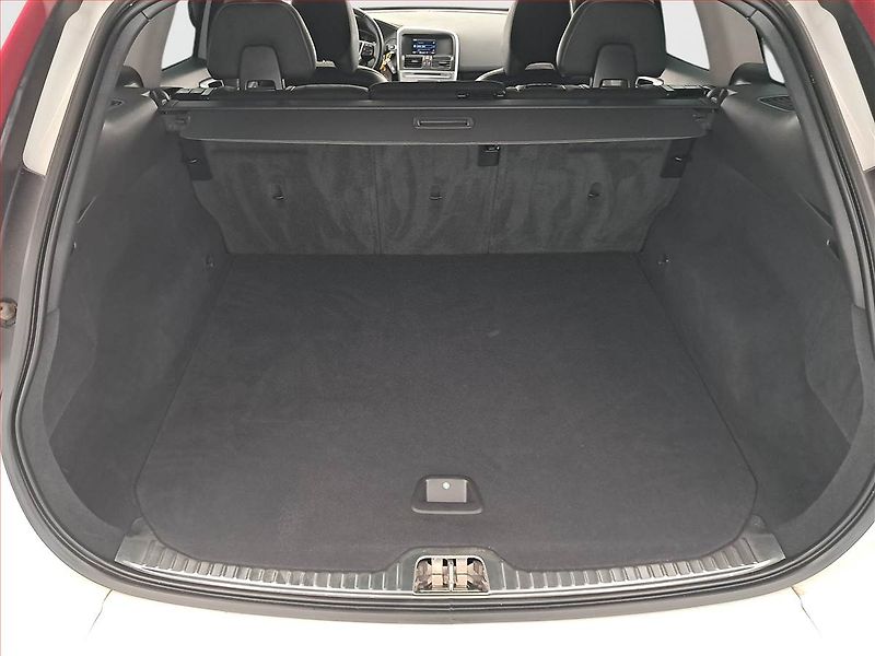 Volvo XC60 (2017) Momentum D4 - fotka 14 z 17