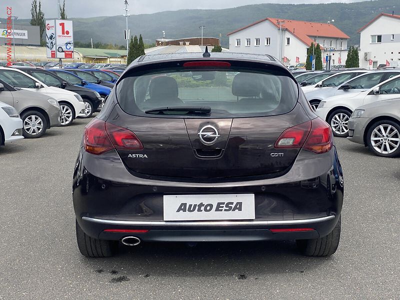 Opel Astra (2012) 2.0 TDCi, AC, navi, park - fotka 5 z 12