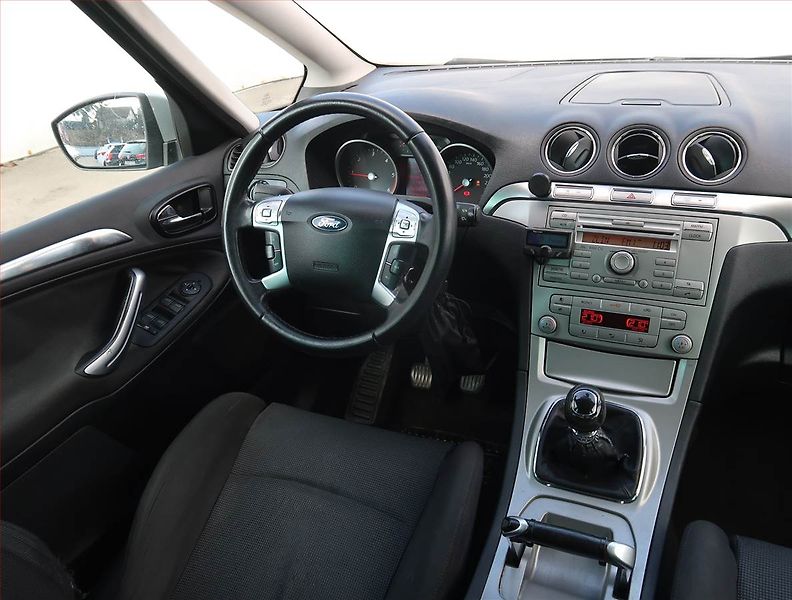 Ford S-MAX (2007) Trend 1.8 TDCi, 7 míst - fotka 7 z 17