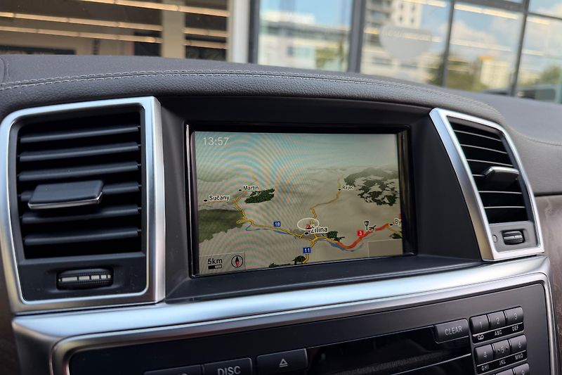 Mercedes-Benz GL (2014) GL 350 Bluetec 4Matic - fotka 39 z 42