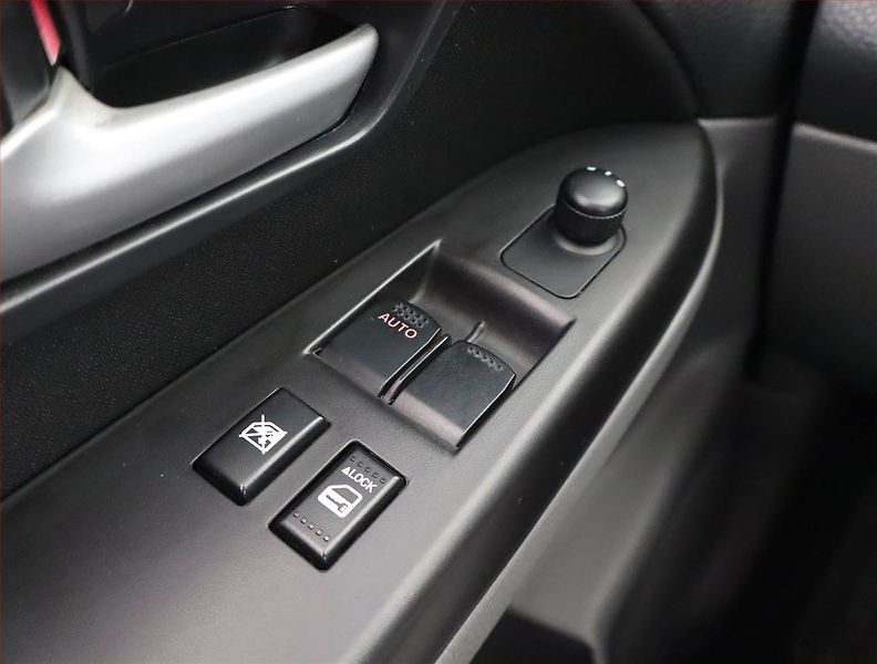 Suzuki SX4 (2012) 1.6 VVT - fotka 15 z 17