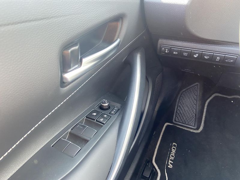 Toyota Corolla 1.8 HSD 140k e-CVT Style - fotka 12 z 22