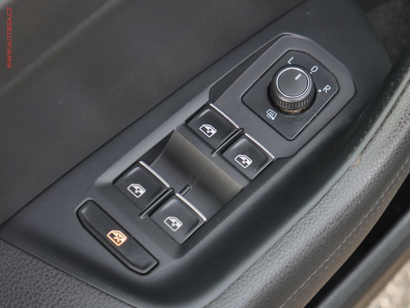 Volkswagen Passat (2016) 2.0 TDi 4x4, ČR, Highline - fotka 21 z 24