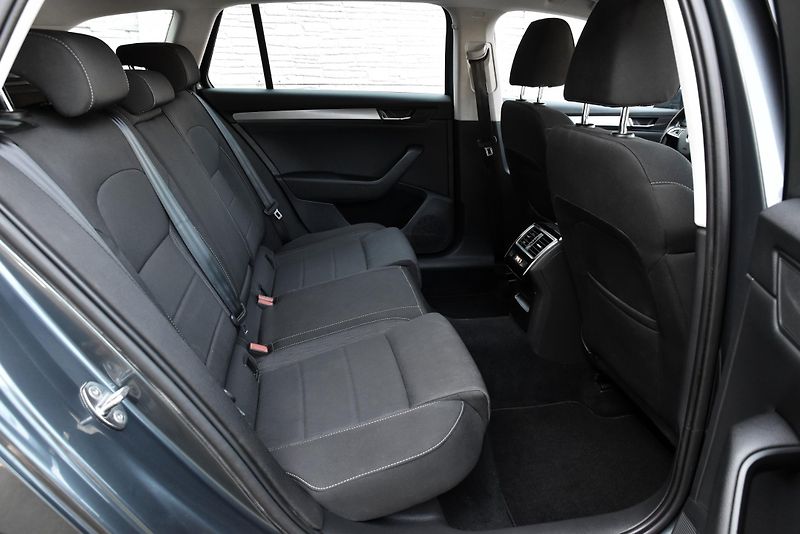Škoda Superb 2.0 TDi CR,DKLIMA,VÝHŘEV,TEMP - fotka 41 z 50