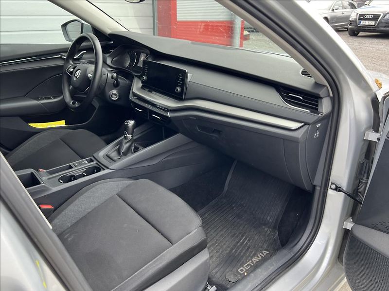 Škoda Octavia 2,0 TDI 85kW Active Combi - fotka 21 z 23