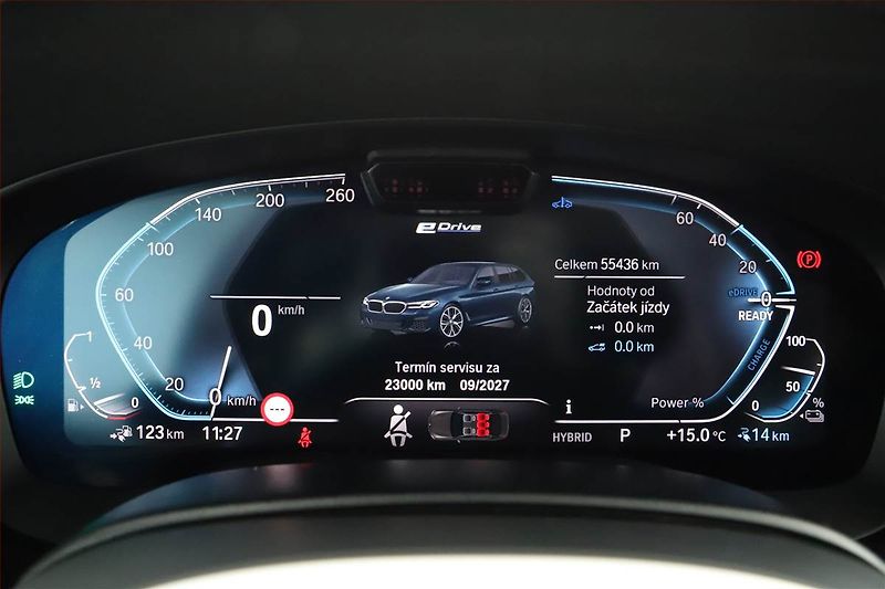 BMW Řada 5 (2022) 530e xDrive - fotka 19 z 22