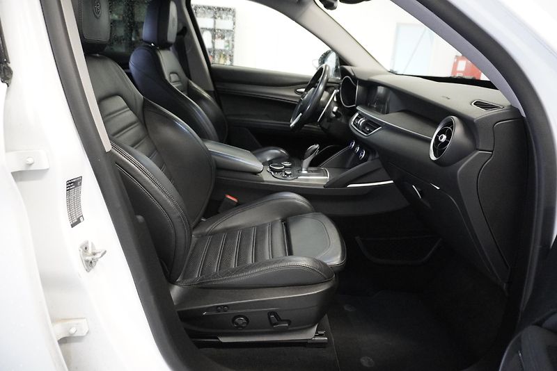 Alfa Romeo Stelvio 2.0 TB 280PS Q4 AUT. - fotka 25 z 29