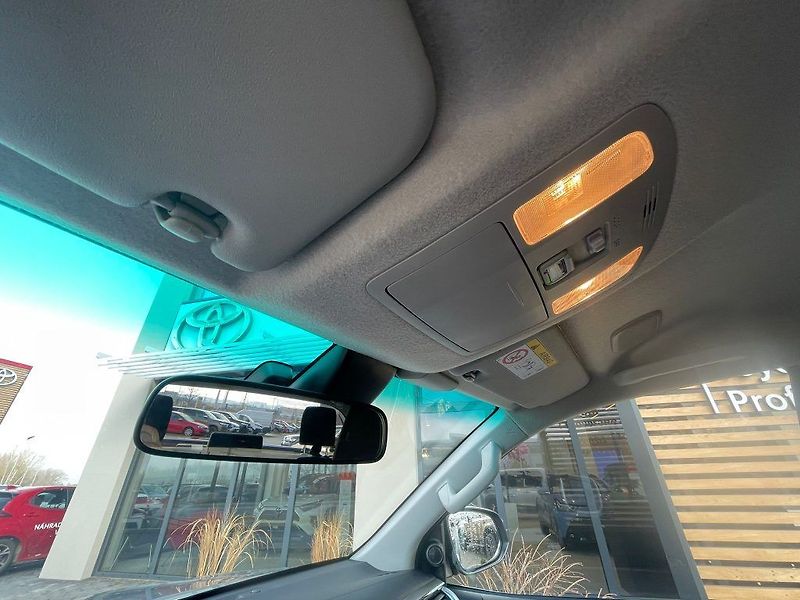 Toyota Hilux 2.8 D-4D Automat Active - fotka 20 z 27