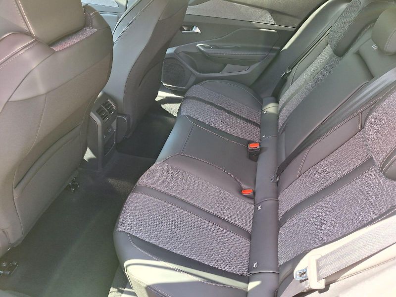 Peugeot 408 (2026) ALLURE Hybrid 145 e-DCS6 - fotka 16 z 16