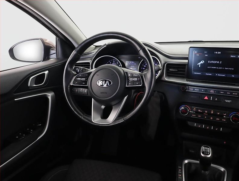 Kia Ceed (2019) 1.4 T-GDI, Serv.kniha, Xenony - fotka 7 z 23