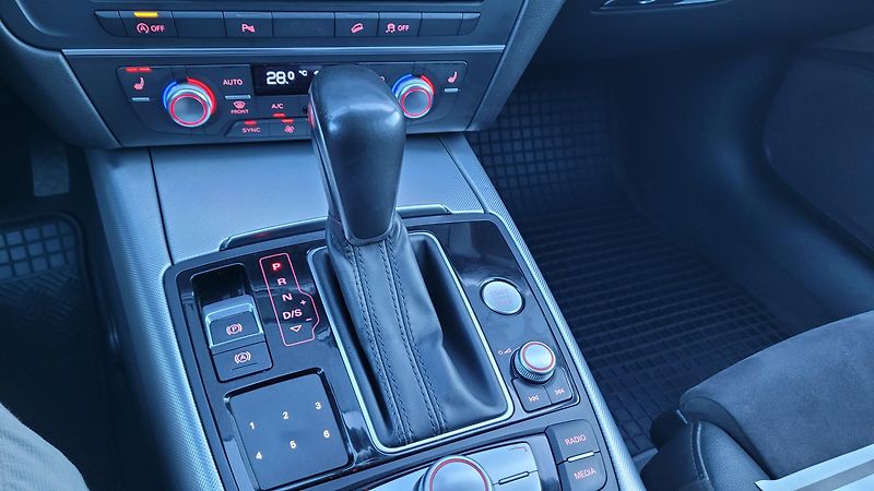 Audi A6 Allroad 3,0TDI 200KW KOUPENO vČR - fotka 19 z 24