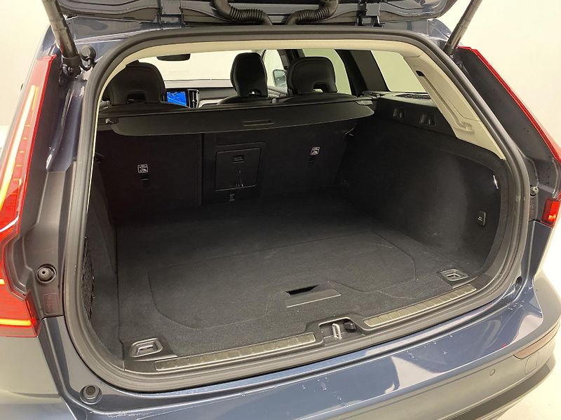 Volvo V60 B4 DARK PLUS AUT CZ - fotka 6 z 54