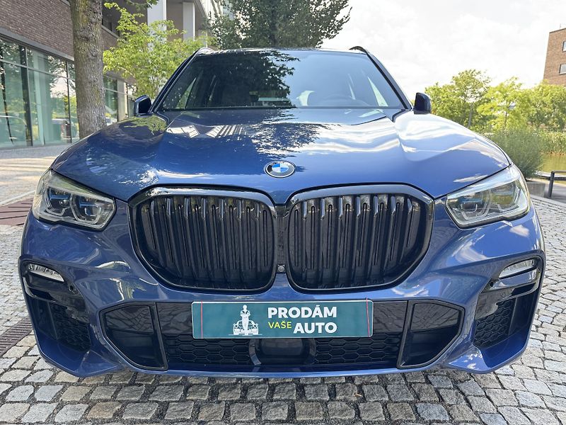 BMW X5 M50i V8 - fotka 11 z 29
