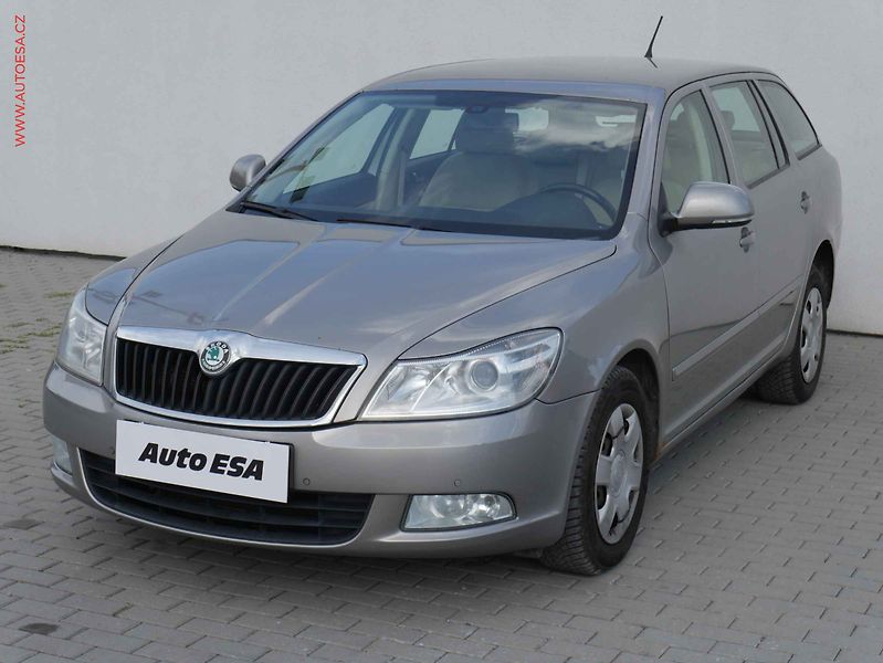 Škoda Octavia (2011) 2.0 TDI, ČR, AC - fotka 3 z 19