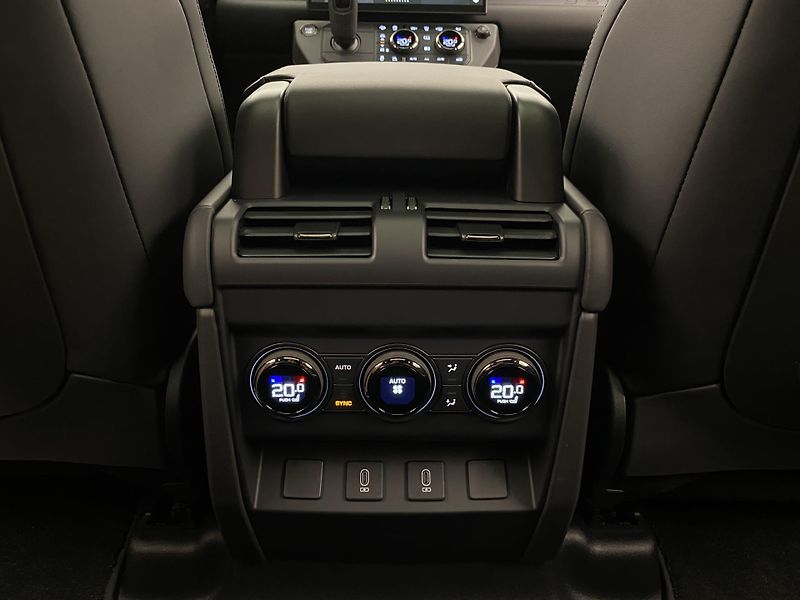 Land Rover Defender (2026) OCTA P635 AWD AUT - fotka 61 z 79