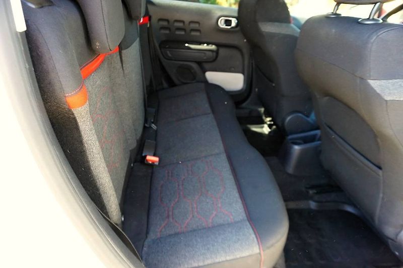 Citroën C3 (2018) SHINE 1,2 PT 60 kW - fotka 13 z 51