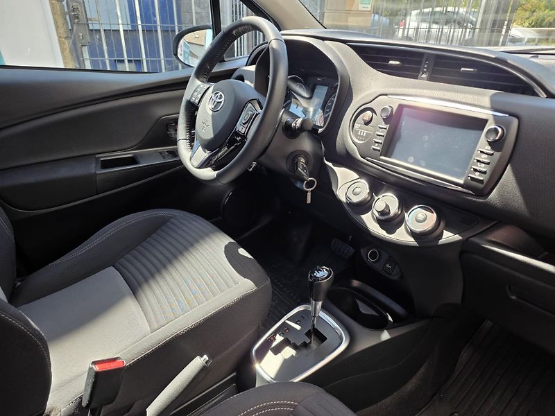 Toyota Yaris 1.5-AUTOMAT-1.MAJITEL-KAMERA - fotka 9 z 12