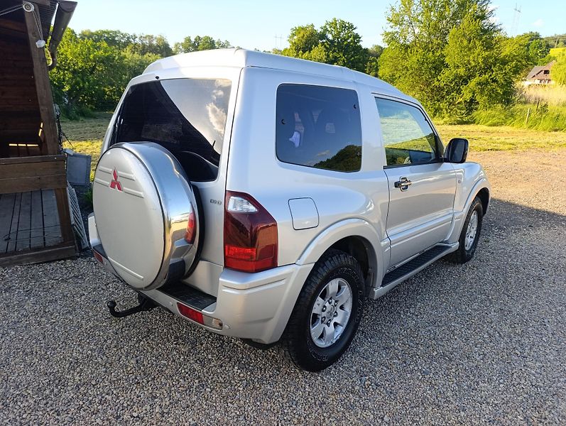 Mitsubishi Pajero (2003) 3.2 DID GLX A/T - fotka 6 z 12