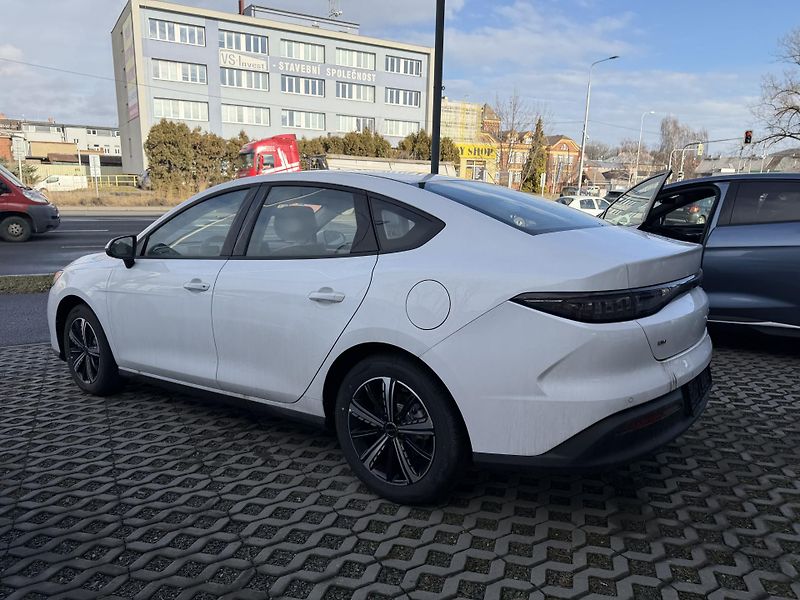 BYD Seal 5 DM-i (2025) Comfort Super Hybrid - fotka 2 z 11